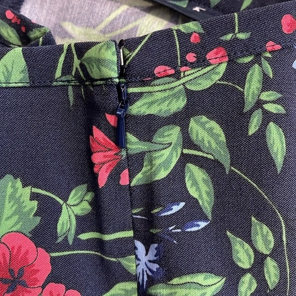 J. McLaughlin Navy‎ Floral Pants 10 - Picture 4 of 6